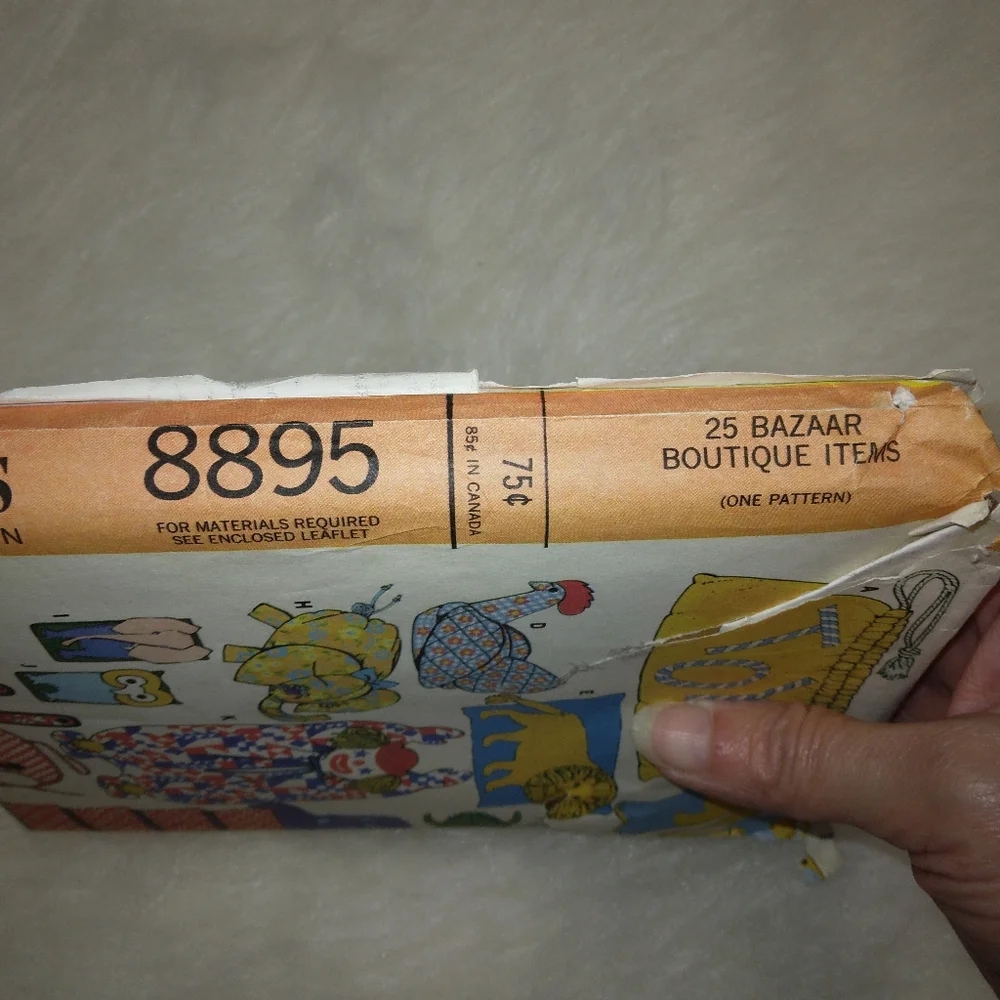 VINTAGE  McCall's 8895 25 Bazaar Boutique Items, c. 1967, new and uncut